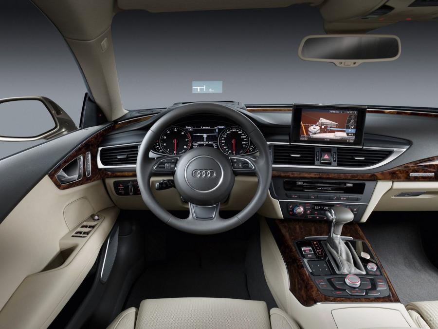 Торпедо Audi A7 Sportback 3.0 TFSI Quattro 2010 года  (фото 14 из 16)